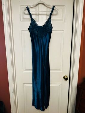 Victoria's Secret M Long Satin Nightgown Thigh Hi Slit Chemise Vintage Slinky